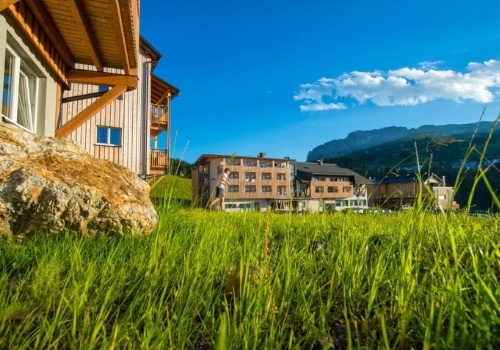 Blick auf das Almhotel Kärnten